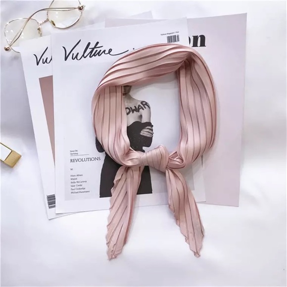 💕Last One Pink Silky Pleated Scarf - Picture 2 of 5